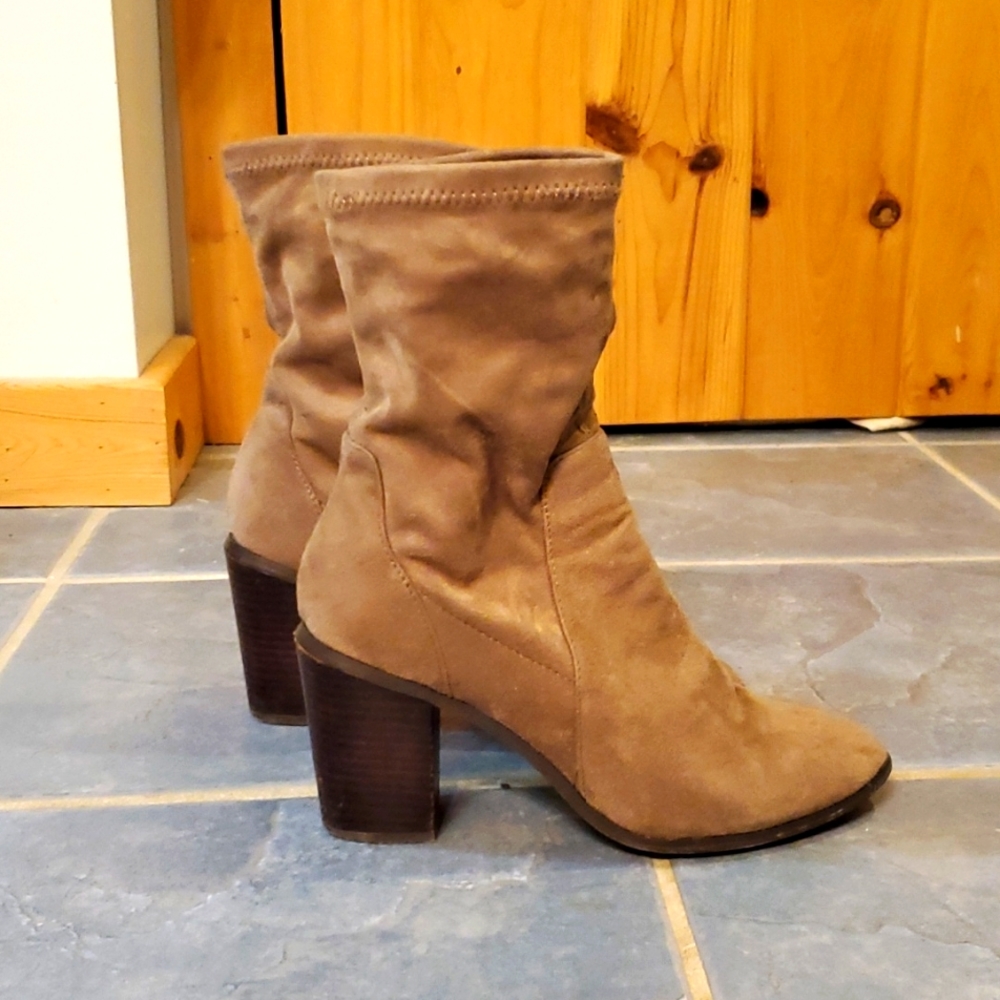 Swayed boots